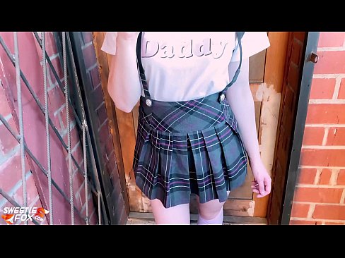 ❤️ Schoolgirl Sucks a dick gu domhainn agus fucks an àite clasaichean. ️ Bhidio porn leinn ❌️❤