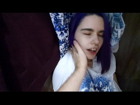 ❤️ Lorg mi mo sis anns a’ chlòsaid agus chuidich i cum ️ Bhidio porn leinn ❌️❤